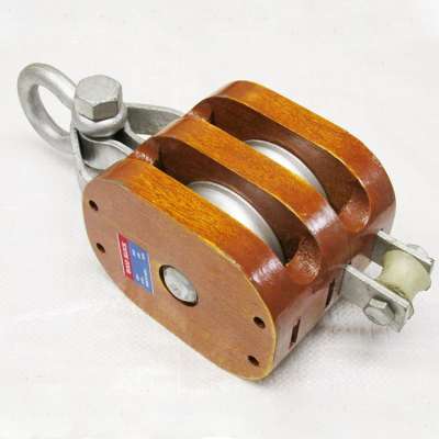 WOODEN BLOCK WITH SHACKLE